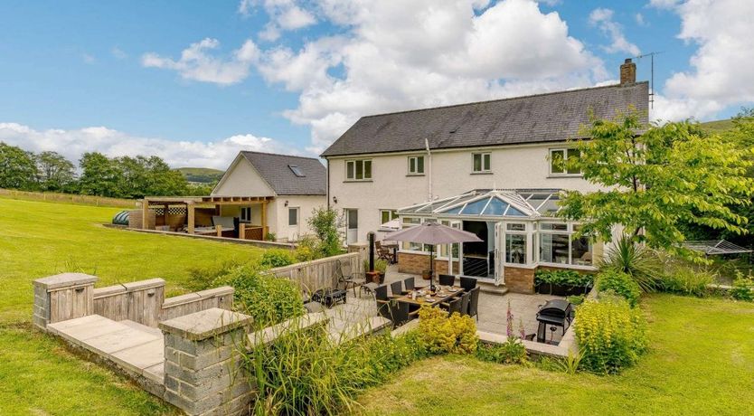 Photo of 5 Bed in Lampeter