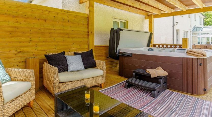 Photo of 5 Bed in Lampeter