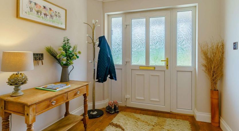 Photo of 5 Bed in Lampeter