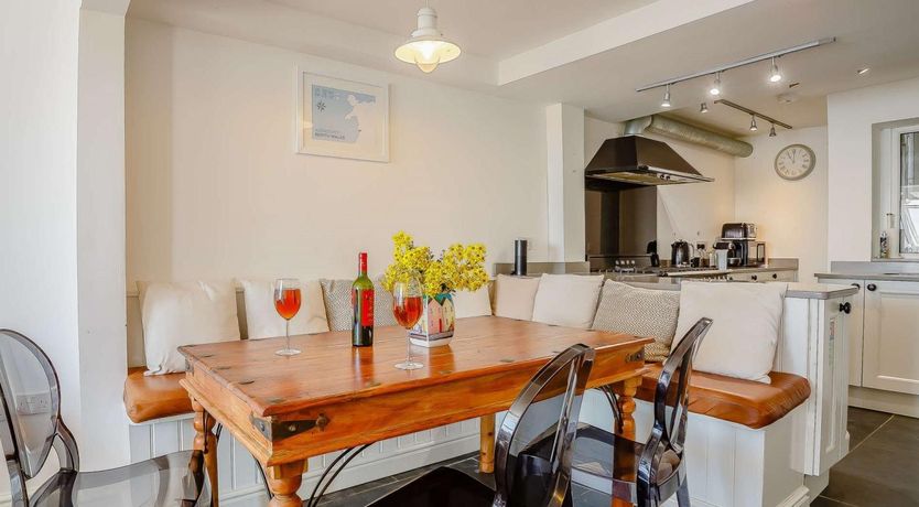 Photo of 4 Bed in Aberdovey