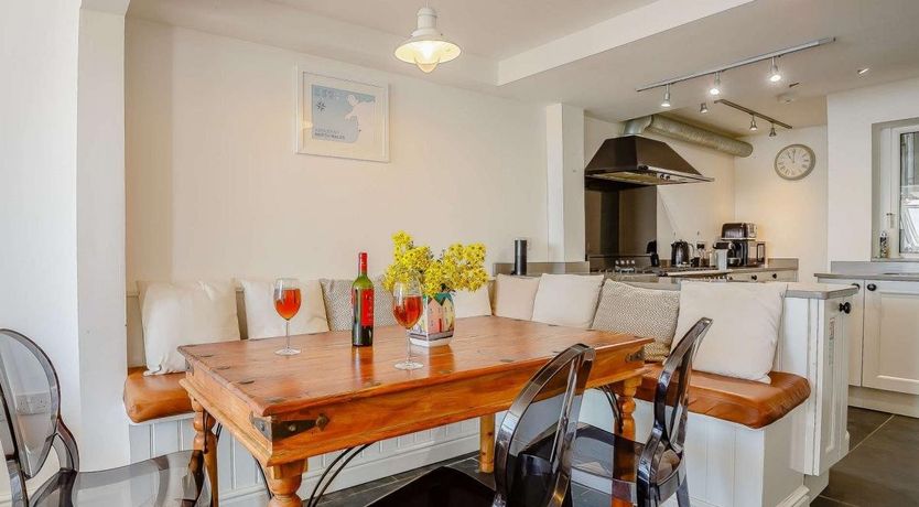 Photo of 4 Bed in Aberdovey