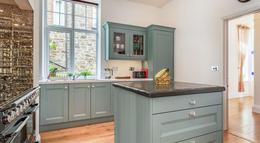 Photo of 4 Bed in Combe Martin