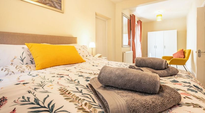 Photo of 3 Bed in Tenby