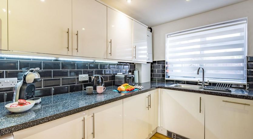 Photo of 3 Bed in Tenby