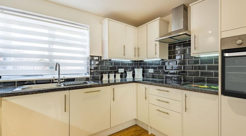 Photo of 3 Bed in Tenby