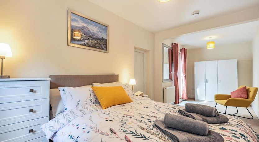 Photo of 3 Bed in Tenby