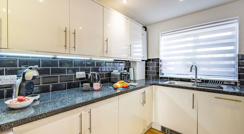 Photo of 3 Bed in Tenby