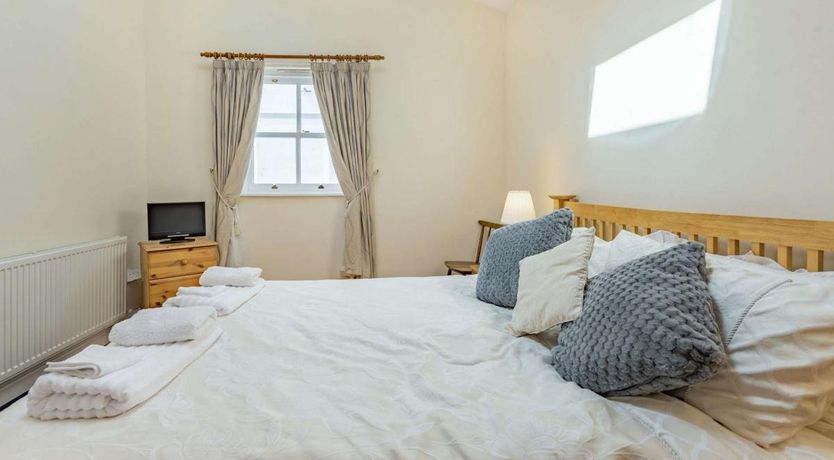 Photo of 3 Bed in Tenby