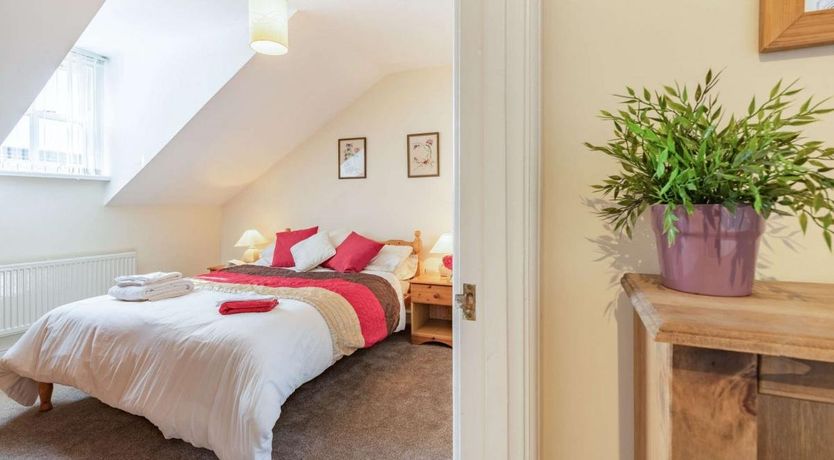 Photo of 3 Bed in Tenby