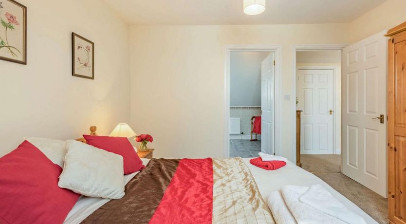 Photo of 3 Bed in Tenby