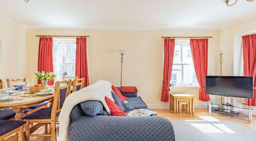 Photo of 3 Bed in Tenby