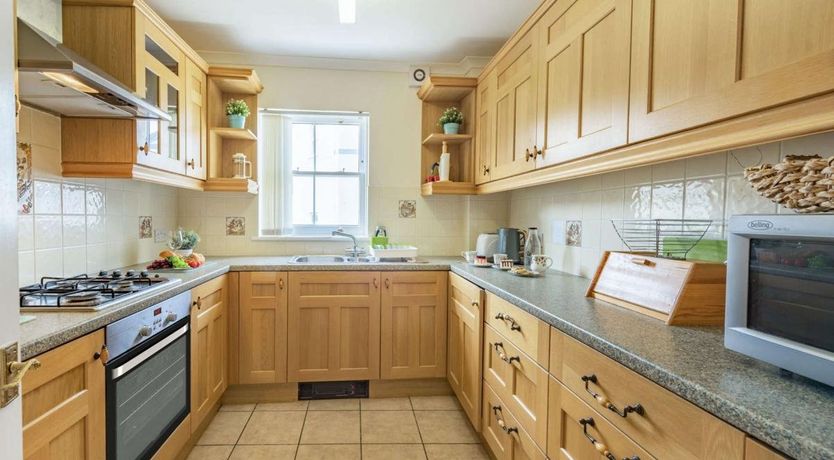 Photo of 3 Bed in Tenby