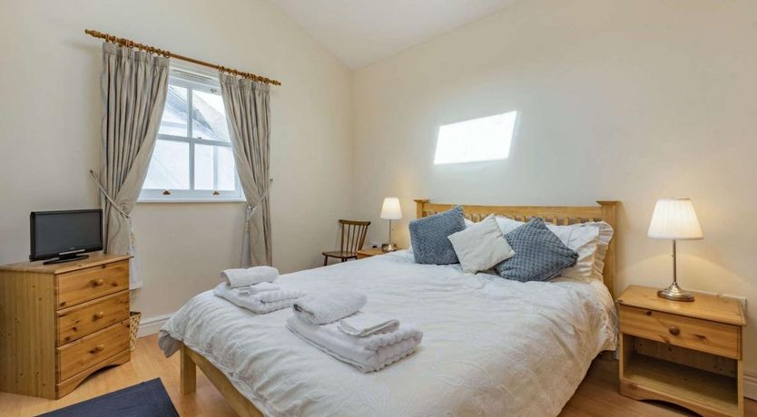 Photo of 3 Bed in Tenby