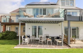 Seaclusion Holiday Home