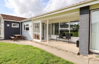 Marsh Bungalow Holiday Cottage