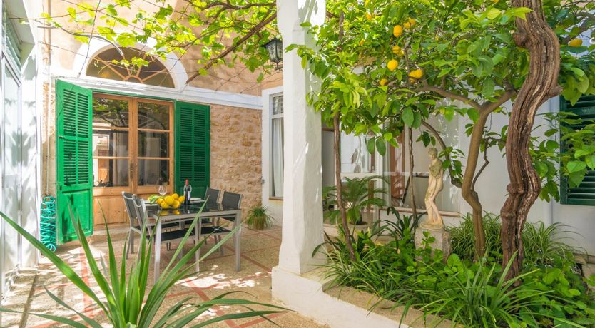 Photo of Light & Lemons