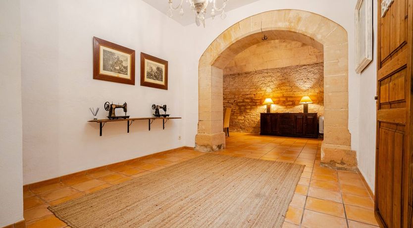 Photo of Needle In The Hay