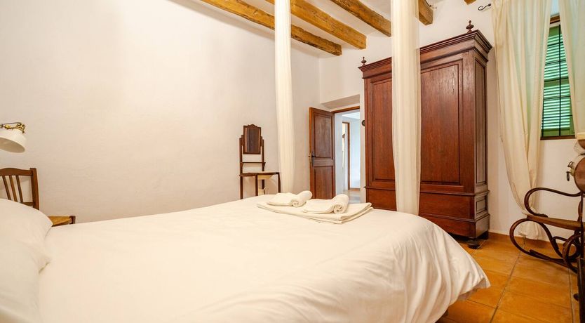 Photo of Needle In The Hay