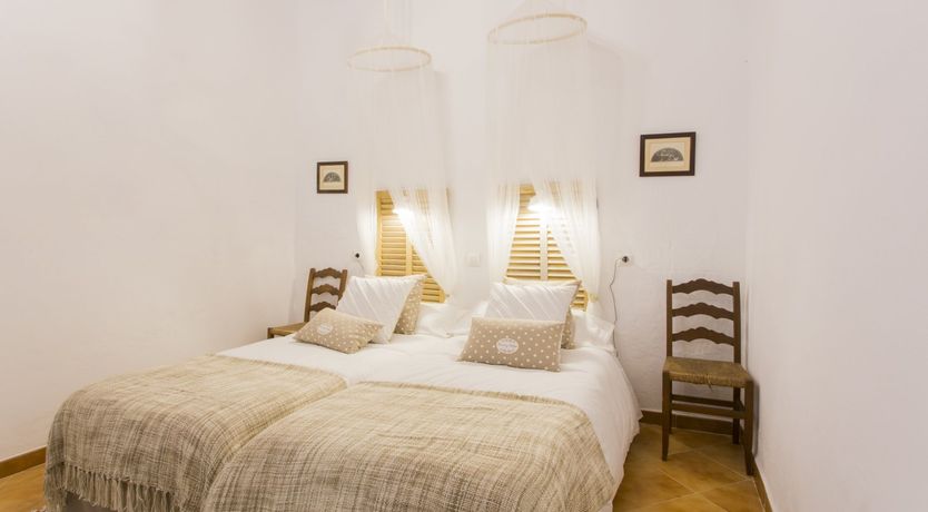 Photo of Needle In The Hay