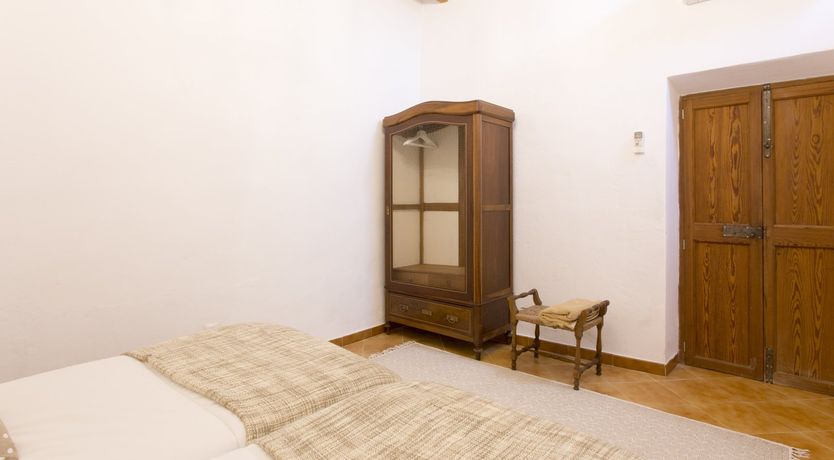 Photo of Needle In The Hay