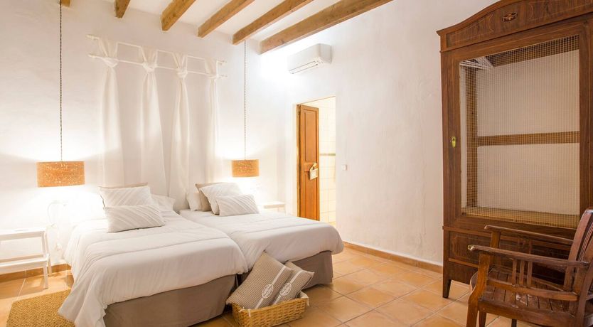 Photo of Needle In The Hay