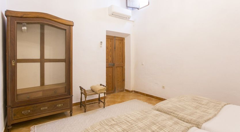 Photo of Needle In The Hay