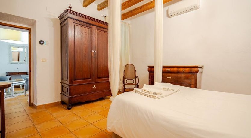 Photo of Needle In The Hay