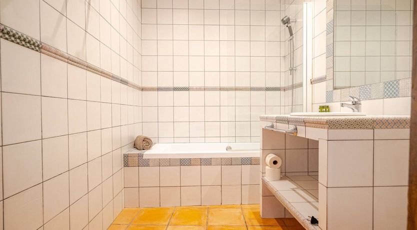 Photo of Needle In The Hay