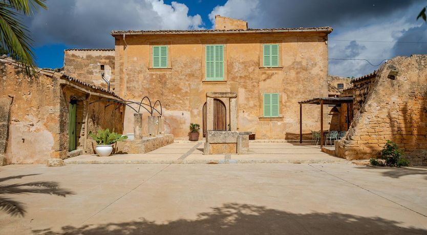 Photo of Needle In The Hay