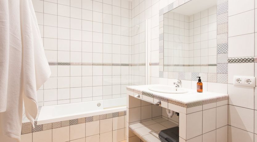 Photo of Needle In The Hay