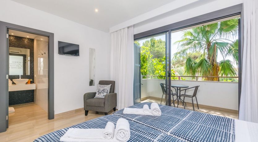 Photo of Gaze Into Cyan