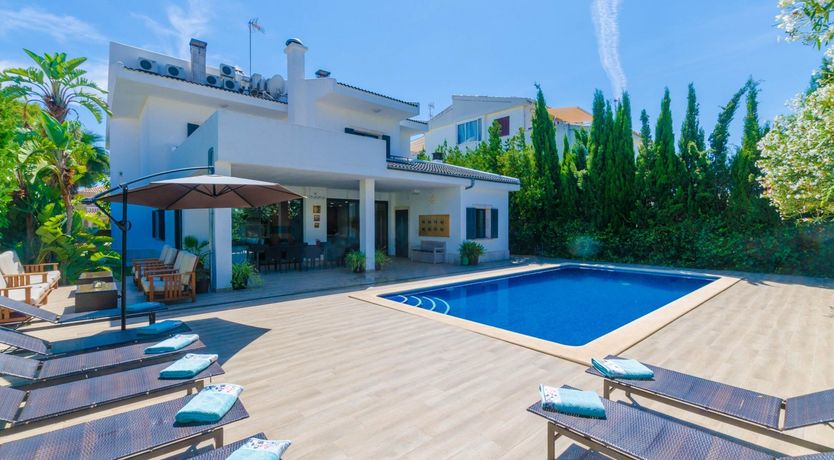 Photo of Gaze Into Cyan