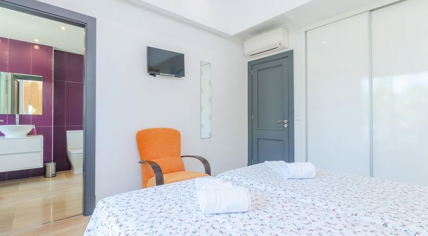 Photo of Gaze Into Cyan