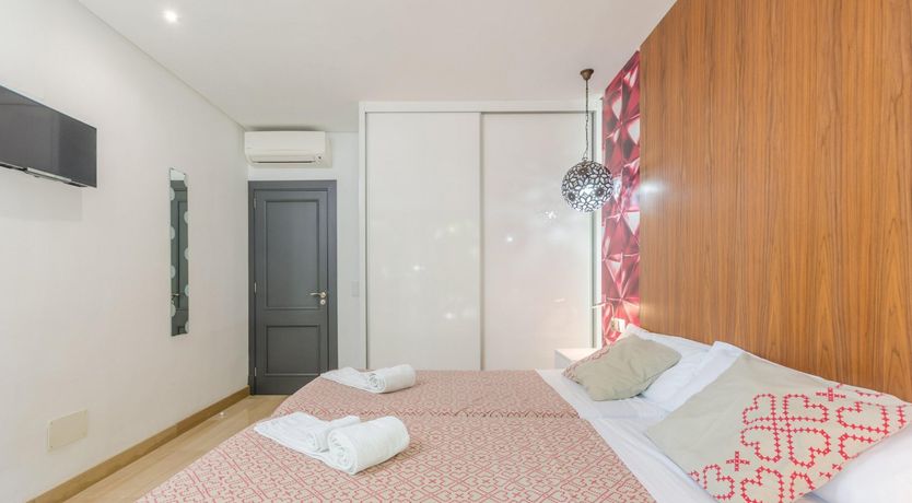 Photo of Gaze Into Cyan