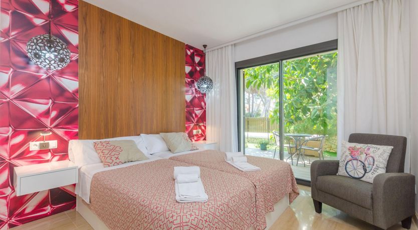 Photo of Gaze Into Cyan