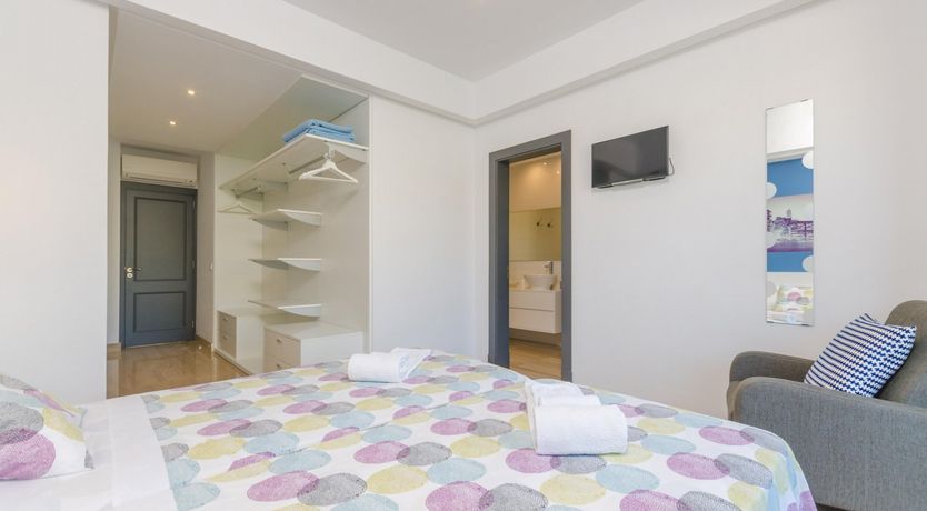 Photo of Gaze Into Cyan