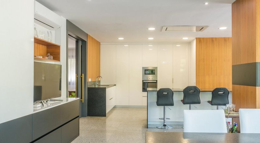 Photo of Gaze Into Cyan