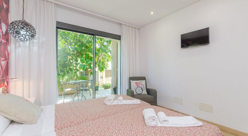 Photo of Gaze Into Cyan