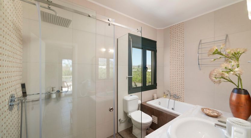 Photo of Arokaria Adagio