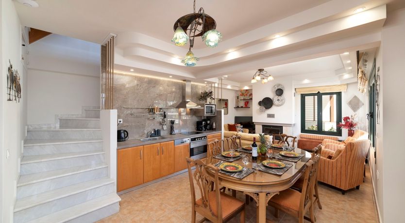 Photo of Arokaria Adagio