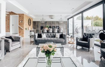 Marble & Charcoal Holiday Cottage