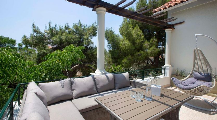 Photo of Goldfinch Glint