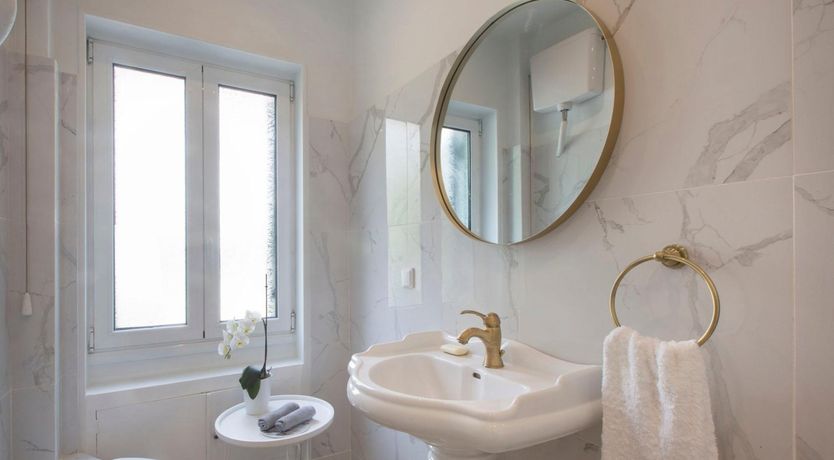 Photo of Goldfinch Glint