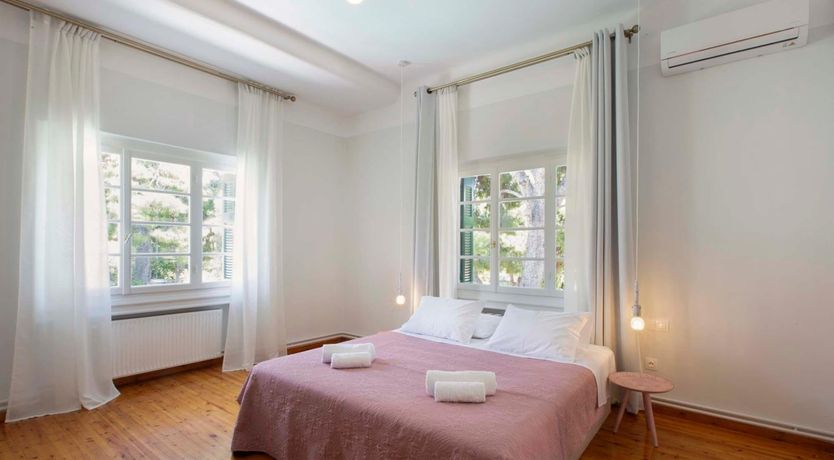 Photo of Goldfinch Glint