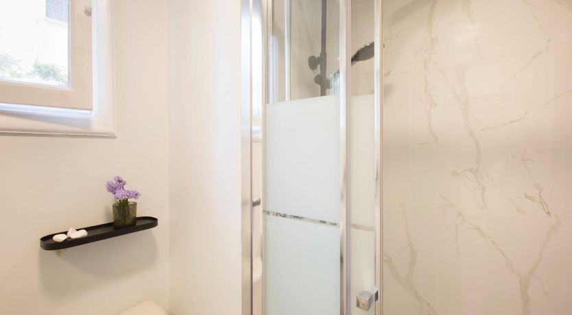 Photo of Goldfinch Glint