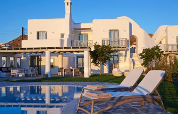 Cycladic Glow Apartment