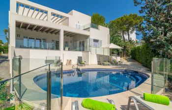 Water Reflections Villa