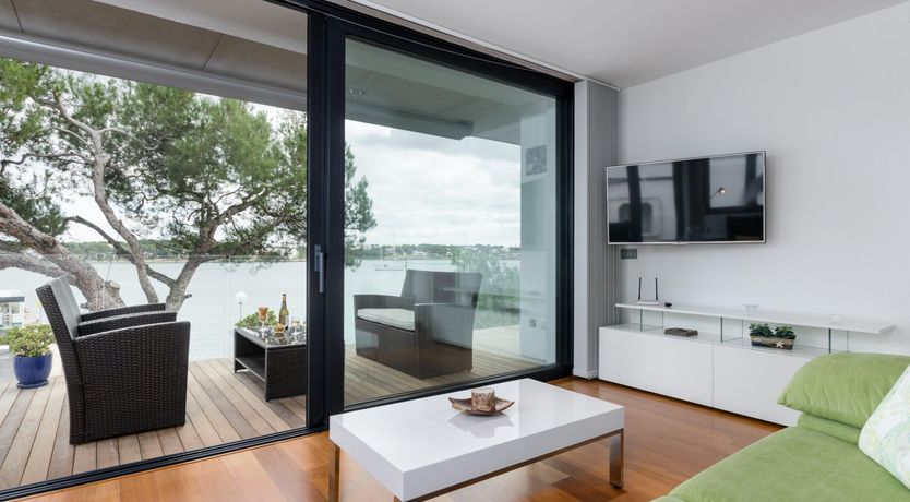 Photo of Mediterranean Muse