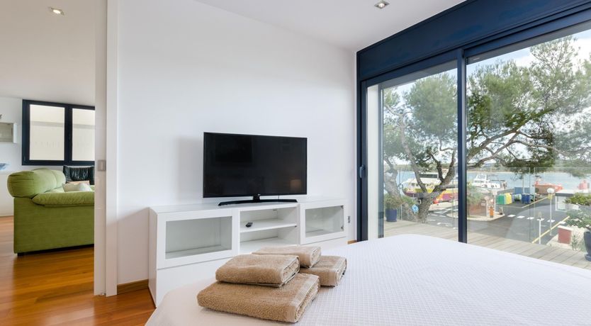 Photo of Mediterranean Muse