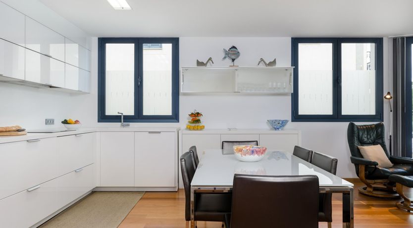 Photo of Mediterranean Muse